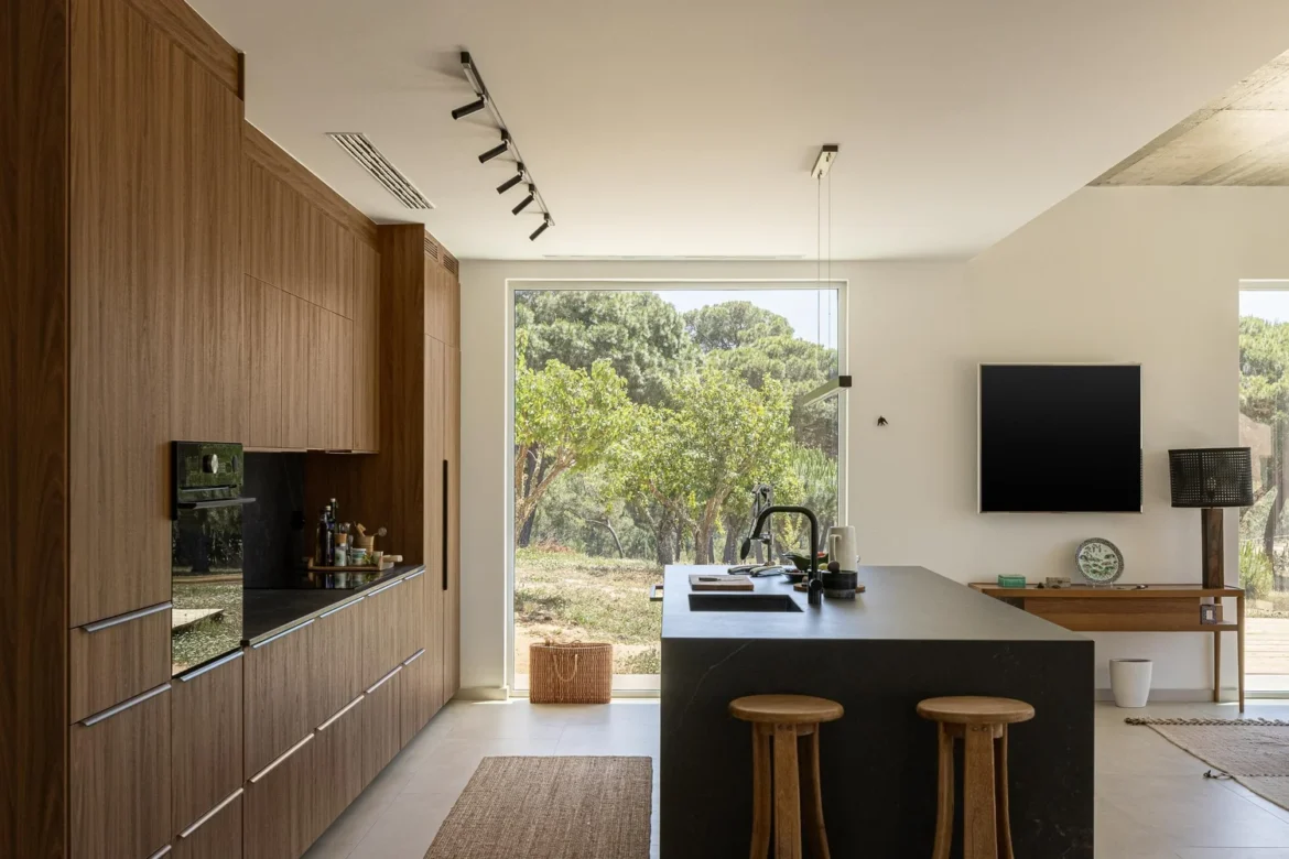 Casa em Melides lime plaster facade cork oaks Sabrab Architecture